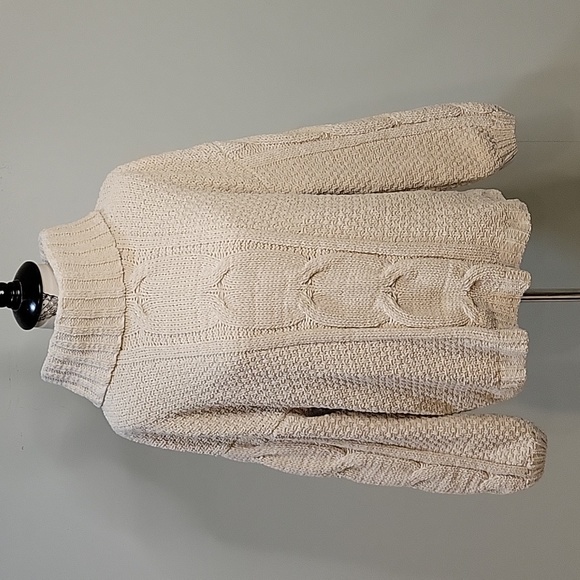 Seven7 Sweaters - SEVEN7 oversized knit sweater in off white.  Size is Medium.